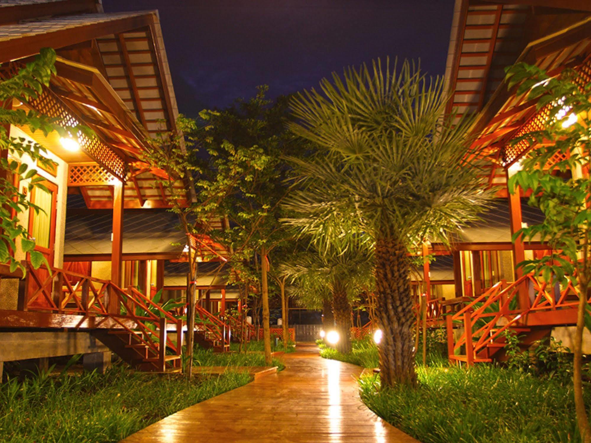 Baan Siriporn Resort - โรงแรมบ้านศิริพร รีสอร์ท Samut Songkhram Eksteriør bilde