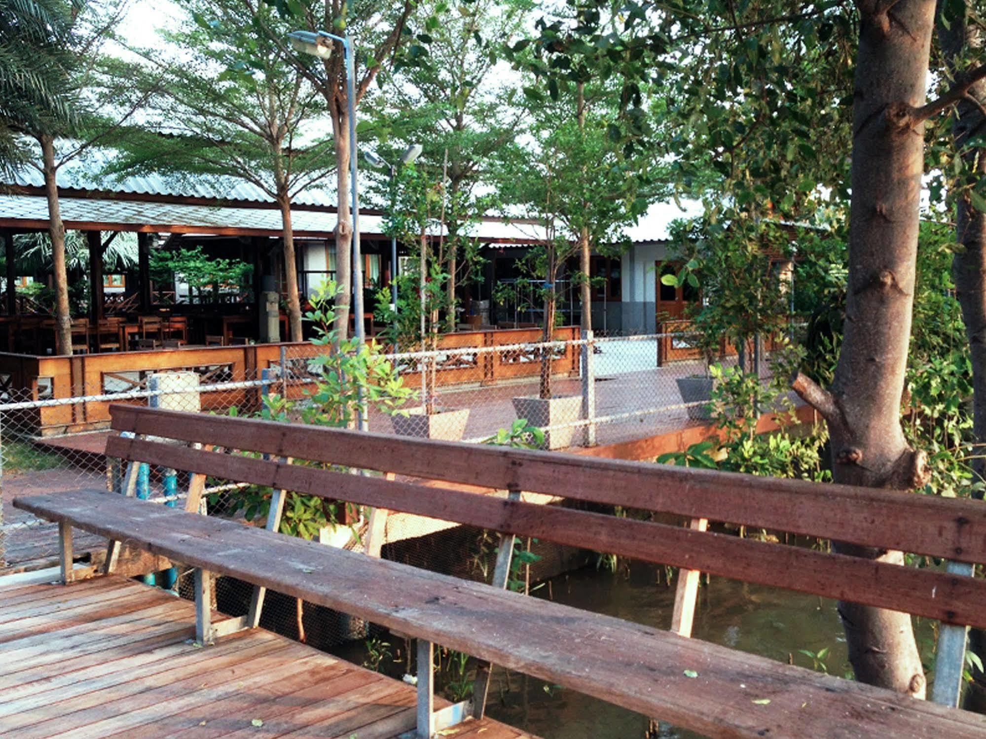 Baan Siriporn Resort - โรงแรมบ้านศิริพร รีสอร์ท Samut Songkhram Eksteriør bilde