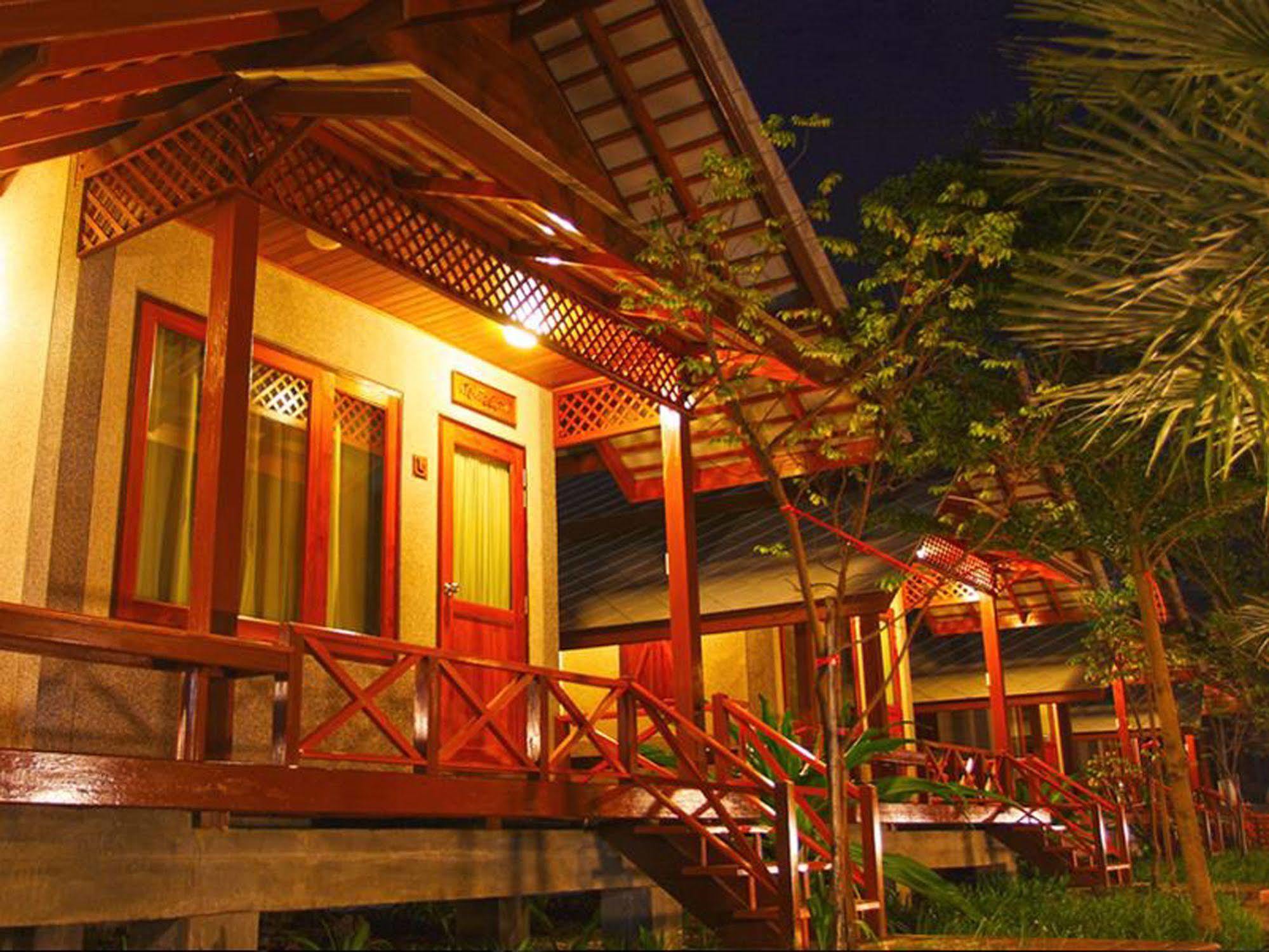 Baan Siriporn Resort - โรงแรมบ้านศิริพร รีสอร์ท Samut Songkhram Eksteriør bilde
