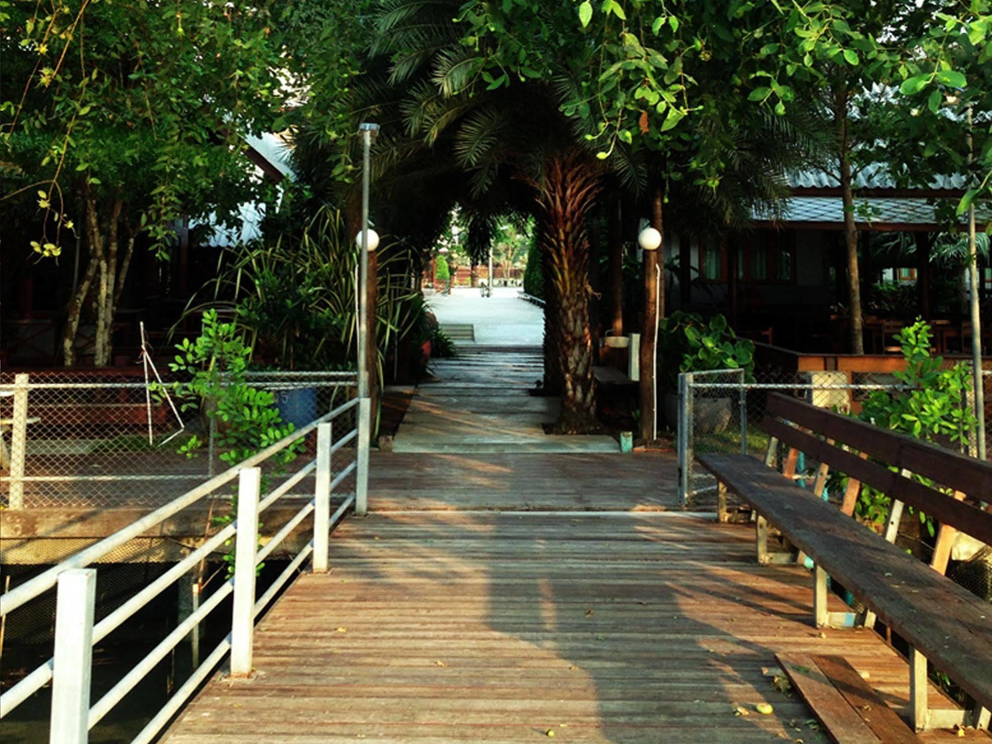 Baan Siriporn Resort - โรงแรมบ้านศิริพร รีสอร์ท Samut Songkhram Eksteriør bilde